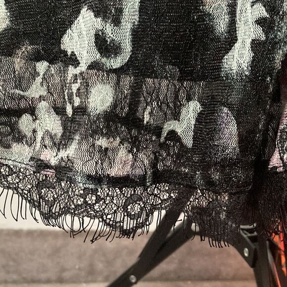 Fire Los Angeles Floral Lace MIDI with Velvet Piping Large - Picture 5 of 6